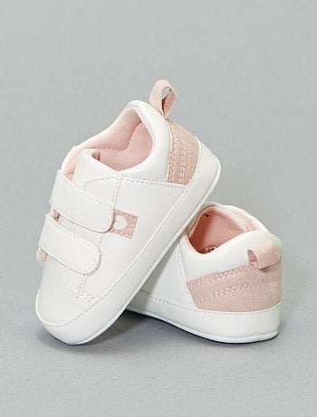 Zapatillas deportivas bajas con detalles de corazón - Kiabi