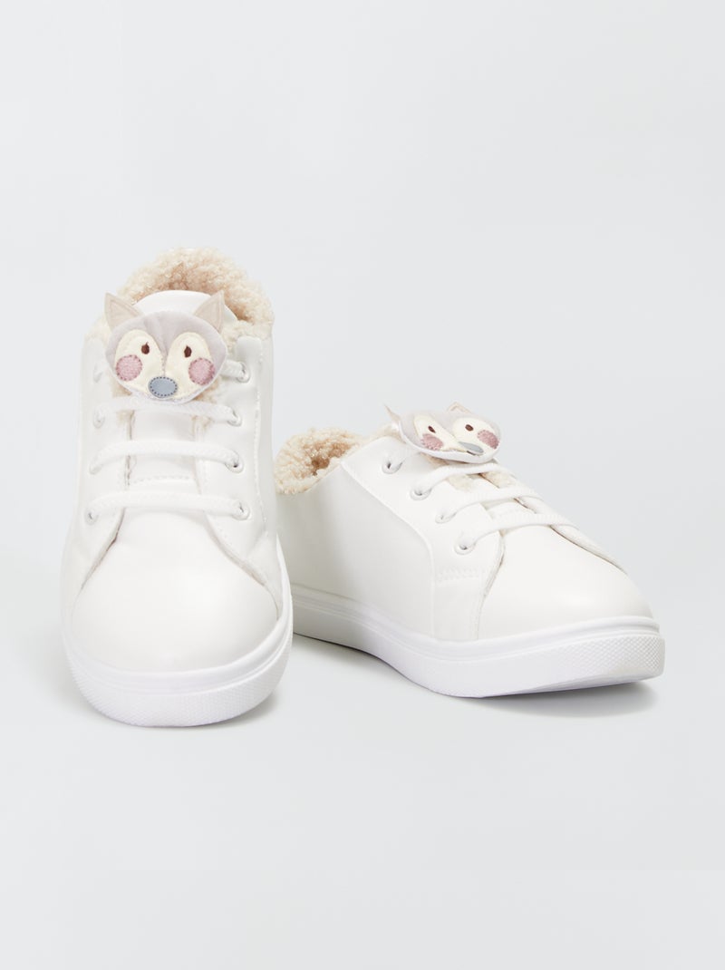 Zapatillas deportivas bajas con pelo y detalle de 'zorro' blanco - Kiabi