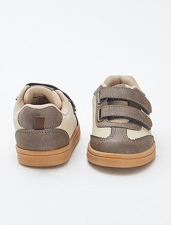 Zapatillas deportivas bicolores con velcros
