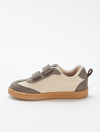 Zapatillas deportivas bicolores con velcros