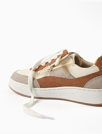 Zapatillas deportivas combinadas con cordones