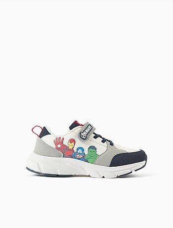Zapatillas deportivas combinadas con los Vengadores