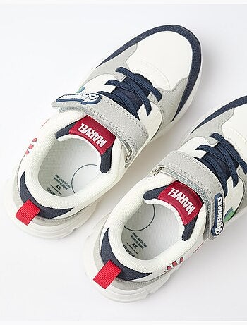 Zapatillas deportivas combinadas con los Vengadores