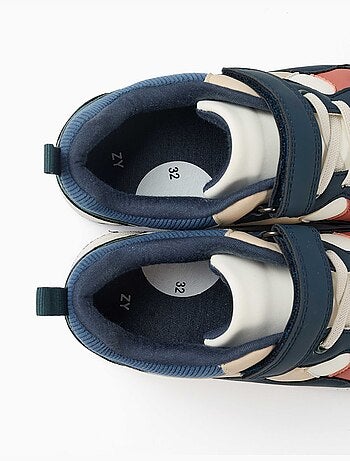 Zapatillas deportivas combinadas con suela antideslizante