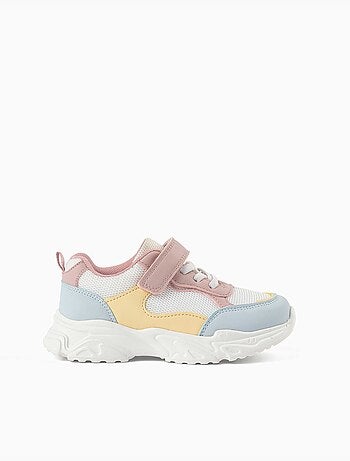 Zapatillas deportivas combinadas con suela gruesa