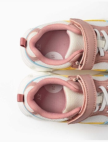 Zapatillas deportivas combinadas con suela gruesa