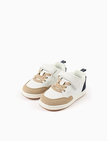 Zapatillas deportivas combinadas con tira autoadherente