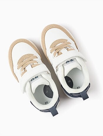 Zapatillas deportivas combinadas con tira autoadherente