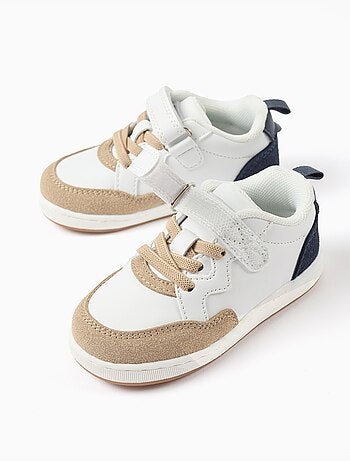 Zapatillas deportivas combinadas con tira autoadherente