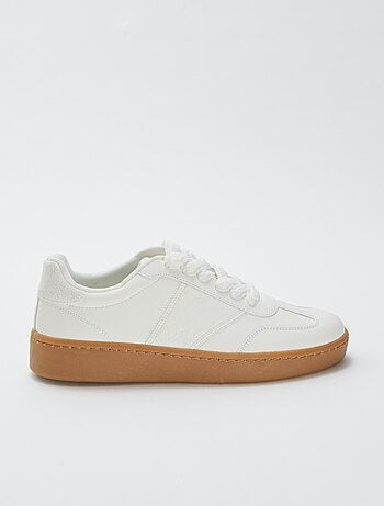 Zapatillas deportivas con cordones trenzados