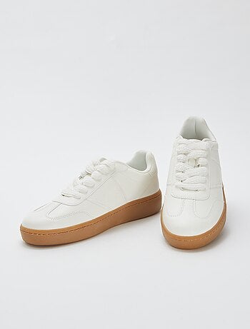 Zapatillas deportivas con cordones trenzados