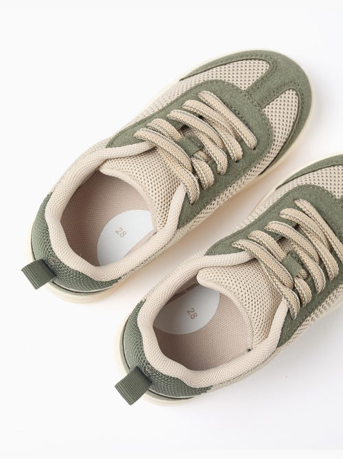 Zapatillas deportivas con detalles de malla y cordones - Kiabi