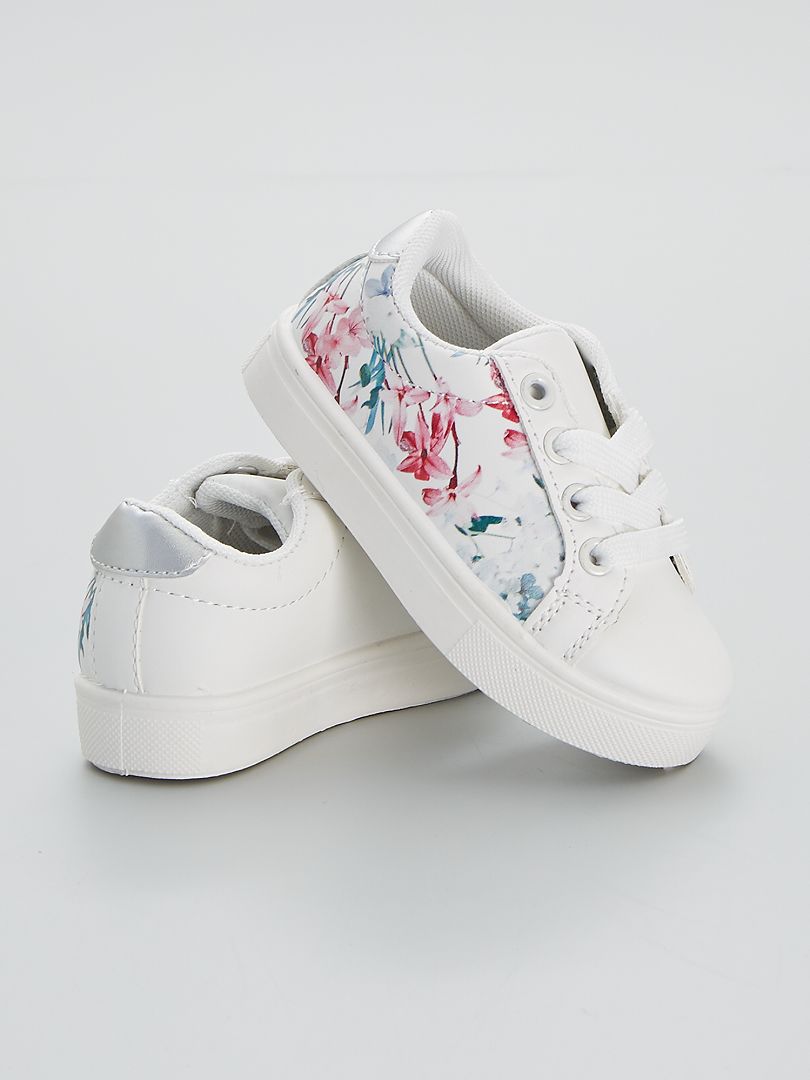 Zapatillas deportivas con estampado 'floral' blanco - Kiabi
