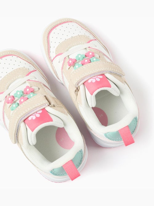 Zapatillas deportivas con flores decorativas - Kiabi