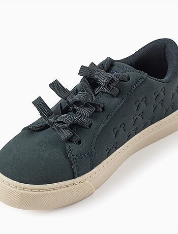 Zapatillas deportivas con lazos en relieve y cordones