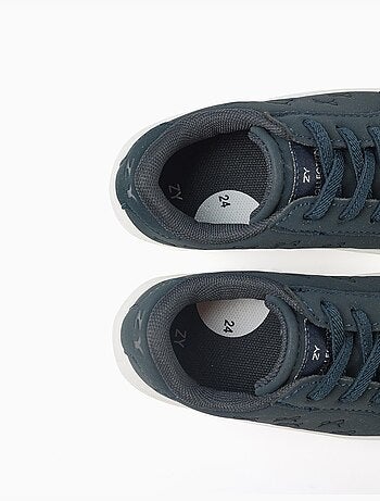 Zapatillas deportivas con lazos en relieve y cordones elásticos