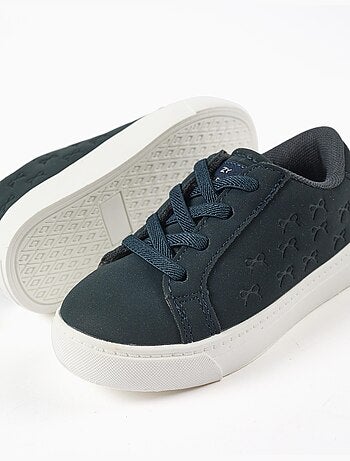 Zapatillas deportivas con lazos en relieve y cordones elásticos