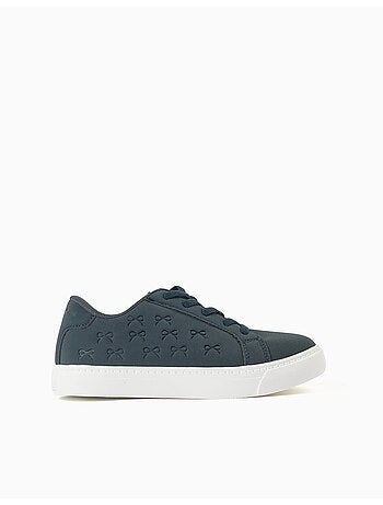 Zapatillas deportivas con lazos en relieve y cordones elásticos