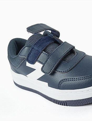 Zapatillas deportivas con tiras autoadherentes