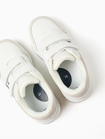 Zapatillas deportivas con tiras autoadherentes