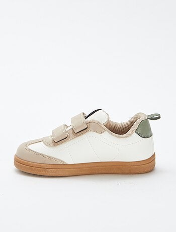 Zapatillas deportivas tricolores con velcros