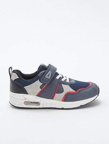 Zapatillas deportivas tricolores con velcros y cordones