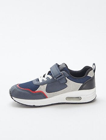 Zapatillas deportivas tricolores con velcros y cordones