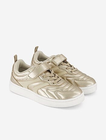 Zapatillas doradas con velcro
