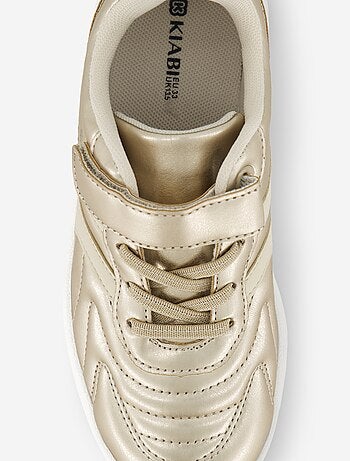 Zapatillas doradas con velcro