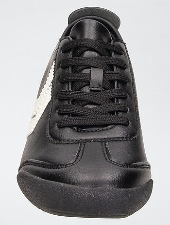 Zapatillas minimalistas de imitación piel