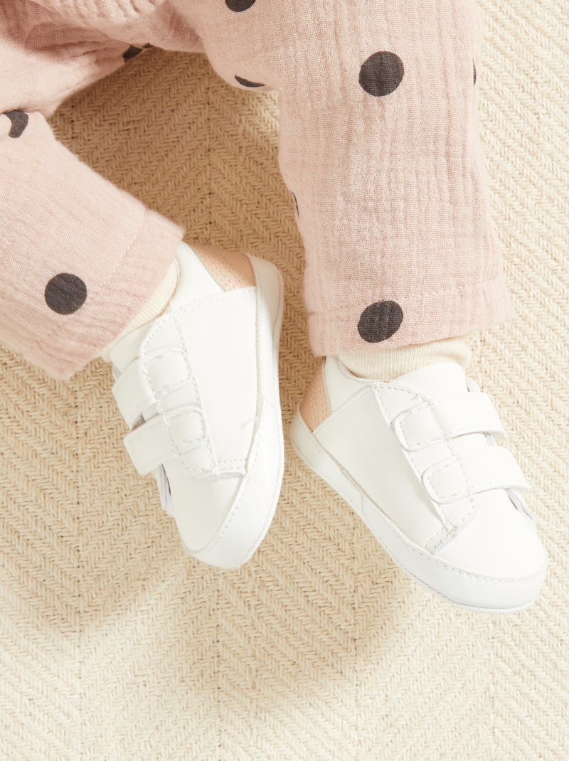 Zapatillas modernas con velcros BLANCO - Kiabi