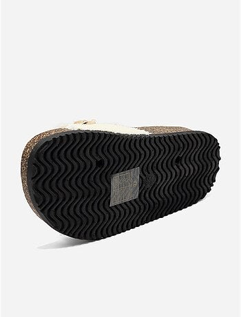 Zapatillas sin talón con detalles de perlas