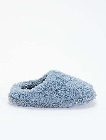 Zapatillas tipo mule con efecto borreguito