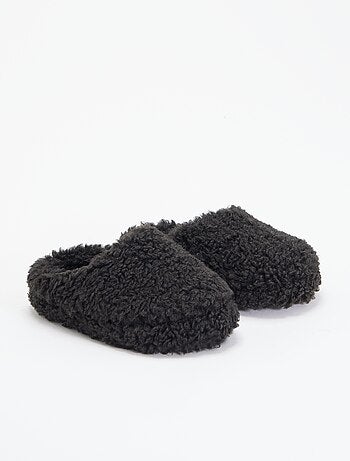 Zapatillas tipo mule con efecto borreguito