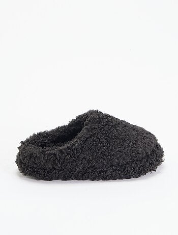 Zapatillas tipo mule con efecto borreguito