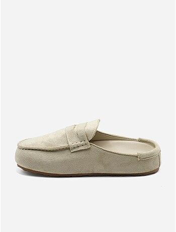 Zapatillas tipo mules con efecto ante