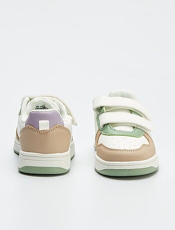 Zapatillas tricolor con tira de velcro