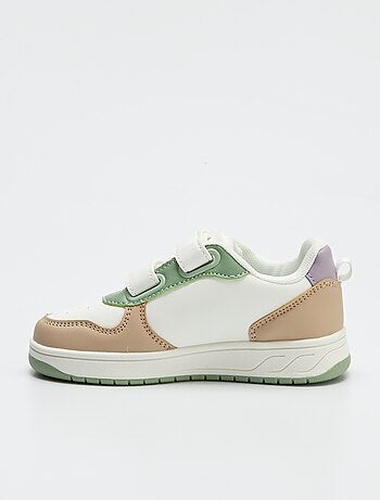 Zapatillas tricolor con tira de velcro