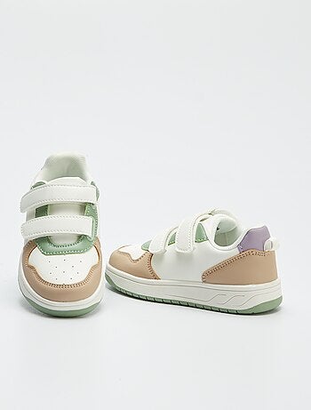 Zapatillas tricolor con tira de velcro