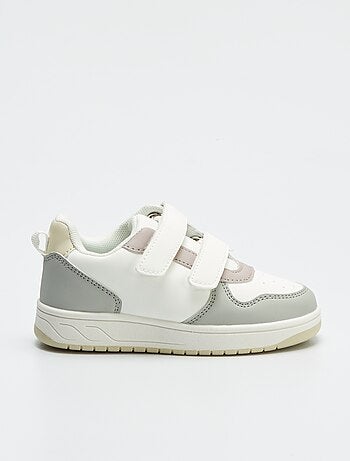 Zapatillas tricolor con tira de velcro