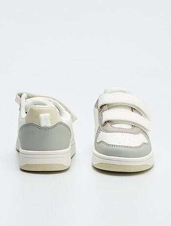 Zapatillas tricolor con tira de velcro