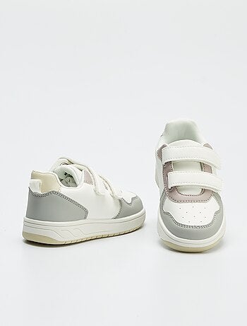 Zapatillas tricolor con tira de velcro