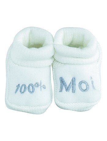 zapatitos de bebé bordados blancos