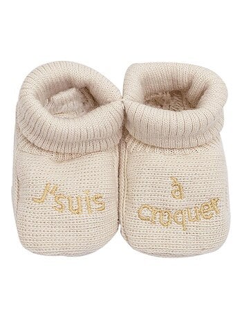 Zapatitos de bebé con bordado