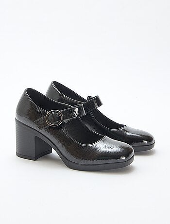 Zapato de salón en charol con tacón