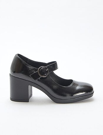 Zapato de salón en charol con tacón