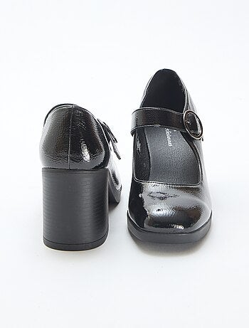 Zapato de salón en charol con tacón