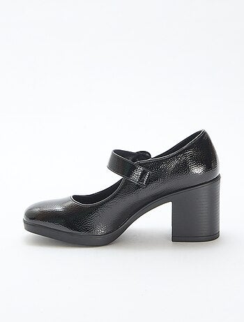 Zapato de salón en charol con tacón