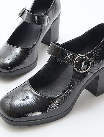 Zapato de salón en charol con tacón