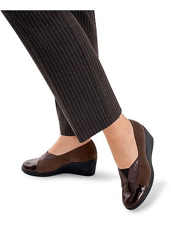 Zapato urbano con cuña ancha y confort. - Afibel